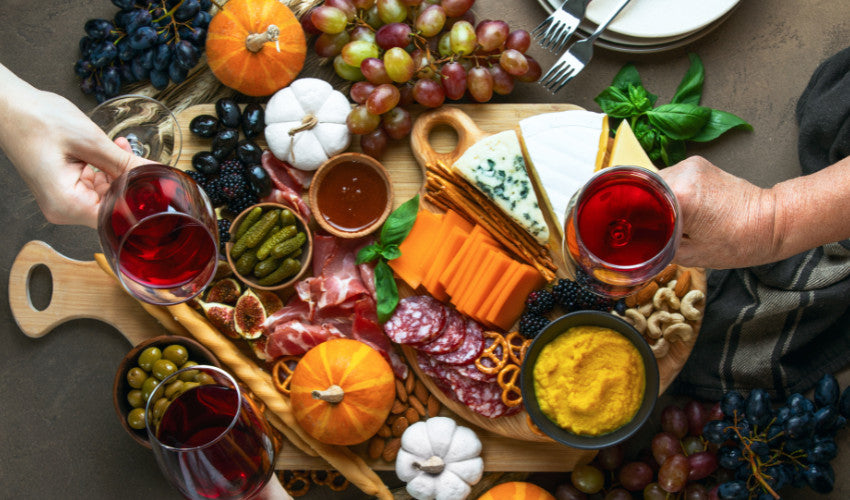 Tips for Hosting a Cozy Outdoor Gathering This Fall